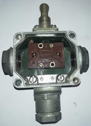 3594-83590 koncový spínač, bez předního víka, použtý