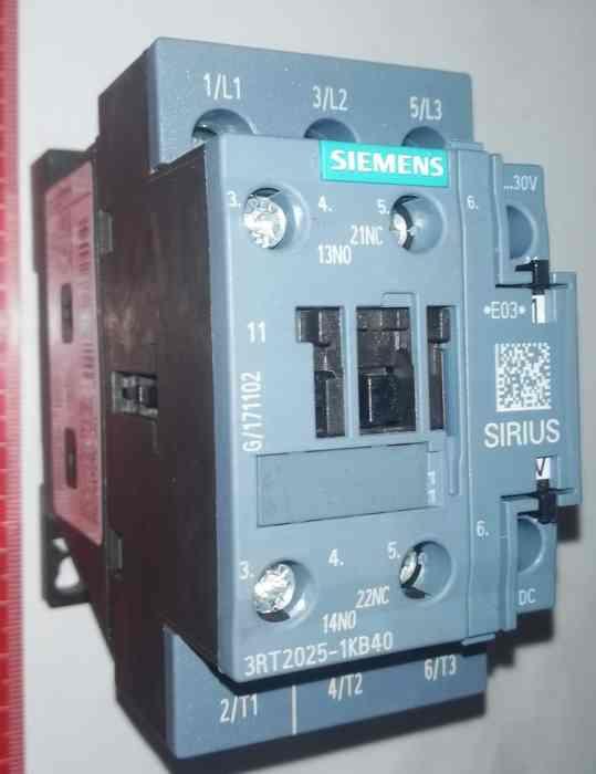 3RT2025-1KB40 - Stykač 4NO/1NC 24V 17A 7.5kW, Siemens
