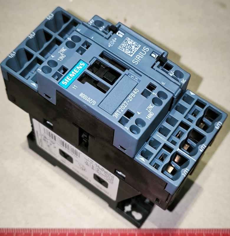 Siemens 3RT2027-2FB40 stykač 3 spínací kontakty  .... cena na dotaz / price on request