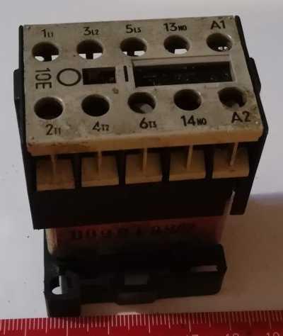 stykač SIEMENS 3TJ5000-0BB4 - 24Vdc , starší, z demontáže