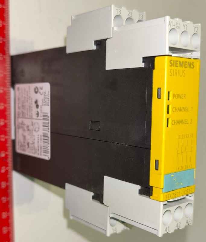 3TK2821-1CB30 - SIEMENS -  Bezpečnostní relé  3TK28 Sirius .. cena na dotaz / price on request