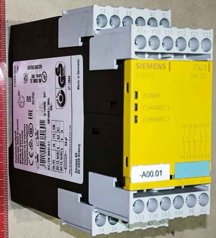 3TK2825-1BB40 SIEMENS safety relay 24Vdc  .. použitý / used.. cena na dotaz / price on request
