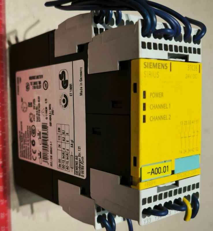 3TK2825-2BB40 SIEMENS safety relay 24Vdc  .. použitý / used.. cena na dotaz / price on request