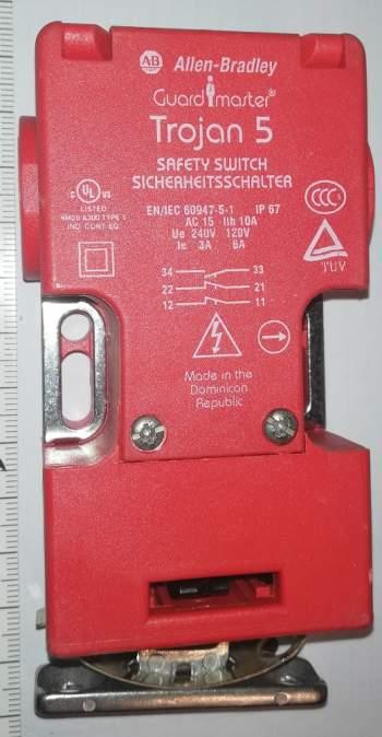 440K-T11090 - Blokovací bezpečnostní spínač, řada: 440K 2NC/1NO