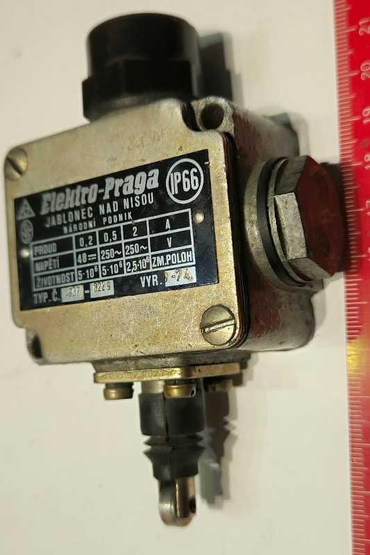 4937-8229 koncový spínač (003)  .. použitý / used