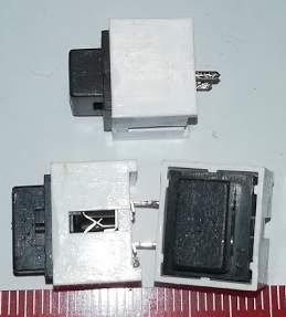 4FK57300 bílo/černá - tlačítka, pájené