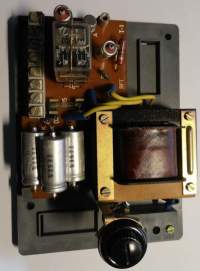 4FP67215 - síťový napáječ TESLA Stropkov 110, 125, 220V / 8V