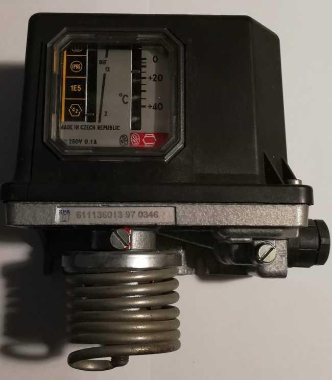 Spínač 611136013970346, ZPA Košíře, z demontáže