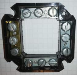 6303-13 - svorkovnice krabicová, (věneček malý), 4pólová