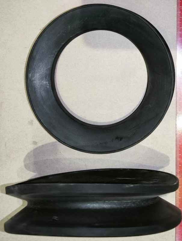 Kroužek těsnící 660-261-064  .. vnější průměr 140mm, šířka 30mm, gumový   .. cena na dotaz / price on request