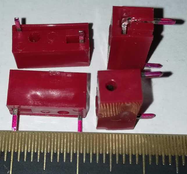 mini zdířka 6AF28042 - červená