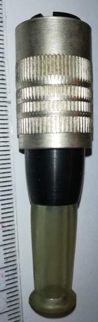 6AK18033 - kruhová pevná zásuvka na závit