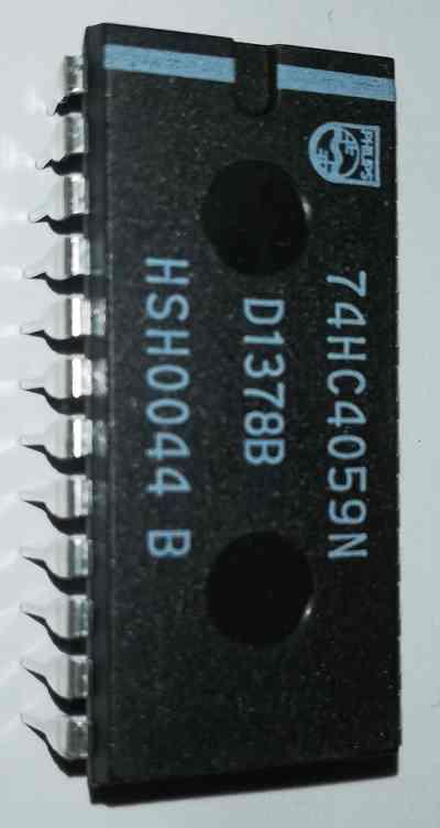 není skladem - 74HC4059N - IO  DIL24