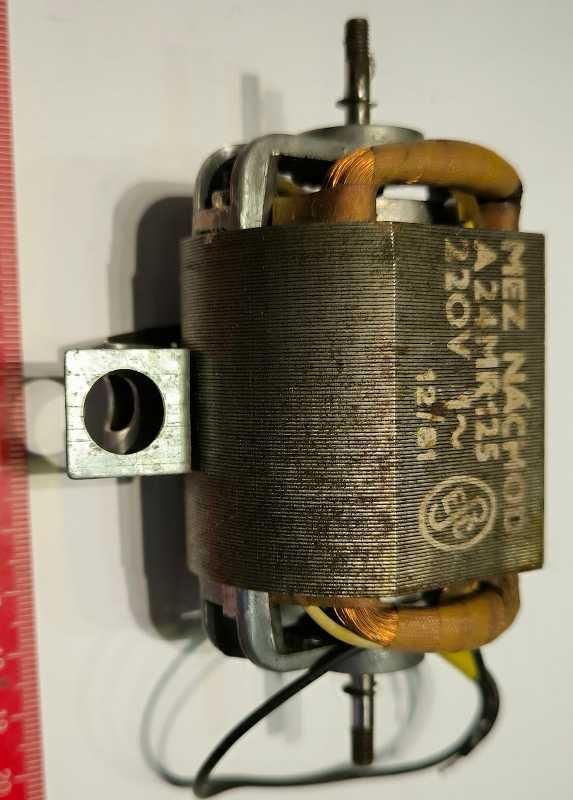 motorek A24MR125, MEZ Náchod, 220V 1f, starší typ  .. cena na dotaz / price on request