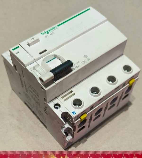 Chránič 3P+N 63A 30mA A-SI (A9Z31463) iID Acti9 10kA + A9A26924 kontakt pomocný   .. cena na dotaz / price on request