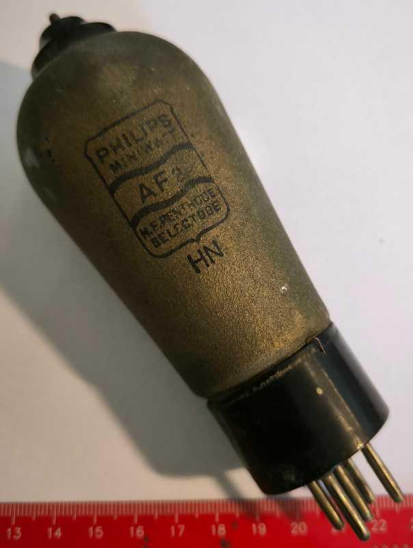 elektronka Philips . nelze přečíst typ .. na okrasu  .. cena na dotaz / price on request