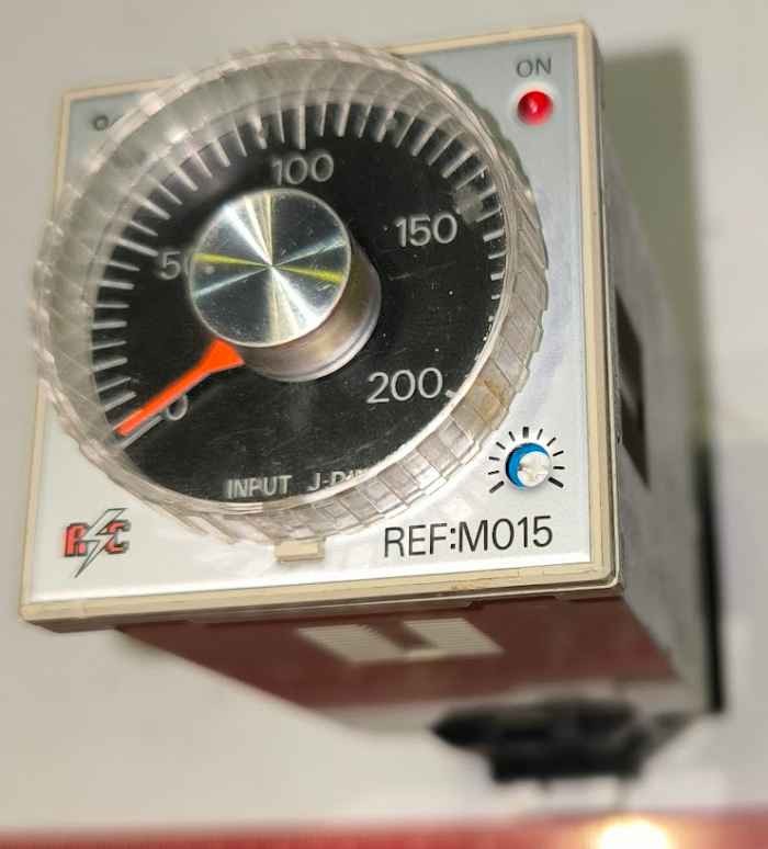 Termostat ARCOL M015 v patici