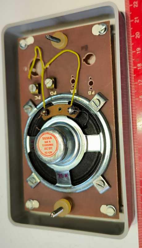 reproduktor TESLA ARZ092 zabudovaný v krabičce , nepoužitý