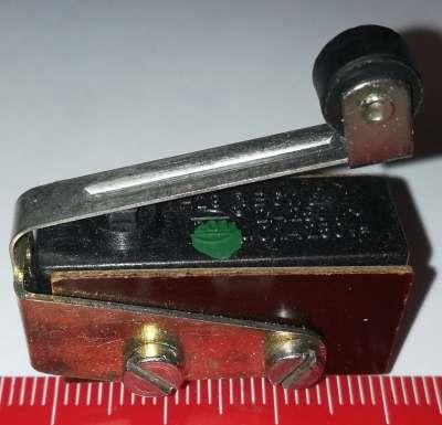mikrospínač B611,  2A 250V s nádstavbou  1B