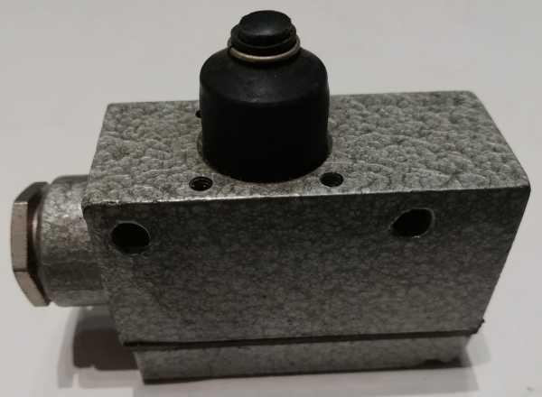 mikrospínač B612-1