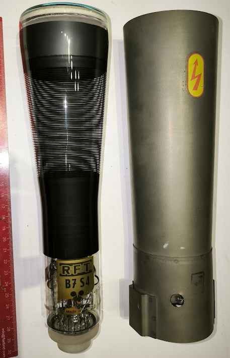 B7S4 RFT - osciloskopická obrazovka s plech. obalem, jako nová .. cena na dotaz / price on request