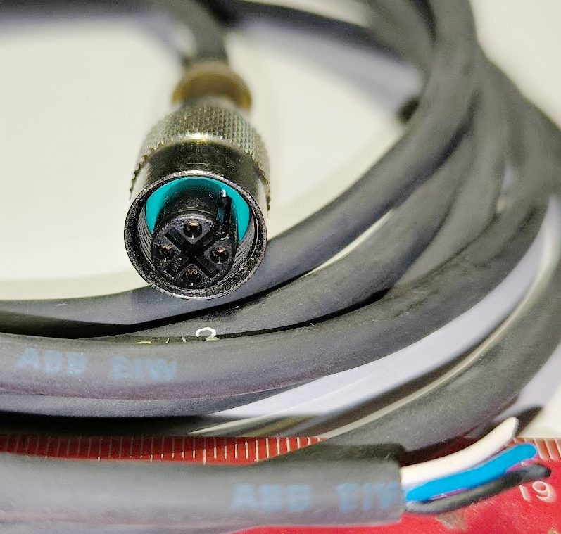 BAUMER 233300 - ES34AP2 -  kabel s  konektorem M12 4pin, délka 2m