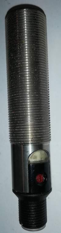 BCS00MF - BCS M18B4I3-PSC80D-S04K - Capacitive sensors for object detection