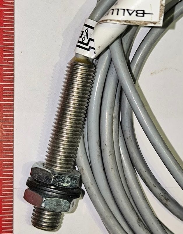 BES 516-324-EO-K  - indukční snímač BALLUFF