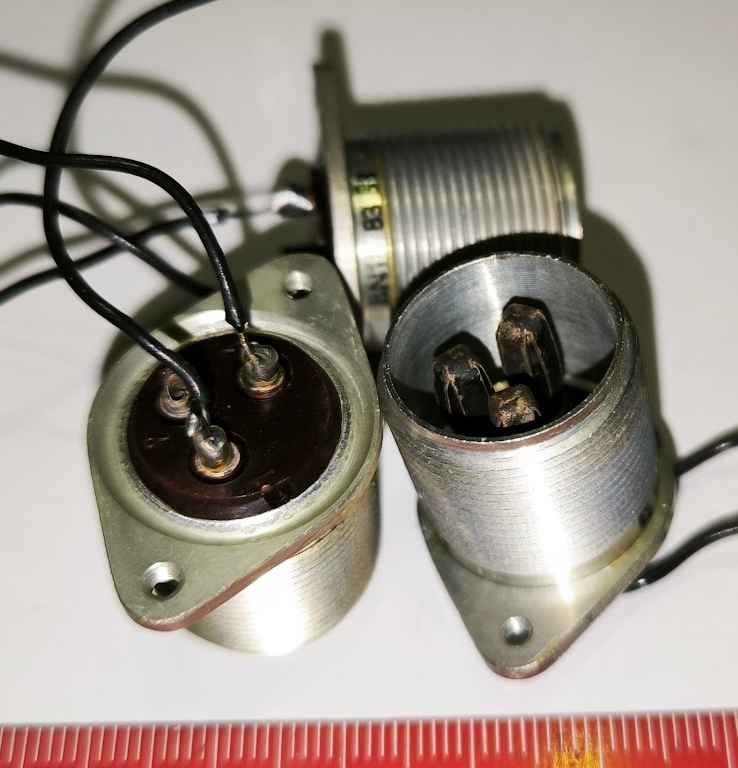 BN18B3Š3 - konektor 3pin, pájený, starší .. cena na dotaz / price on request