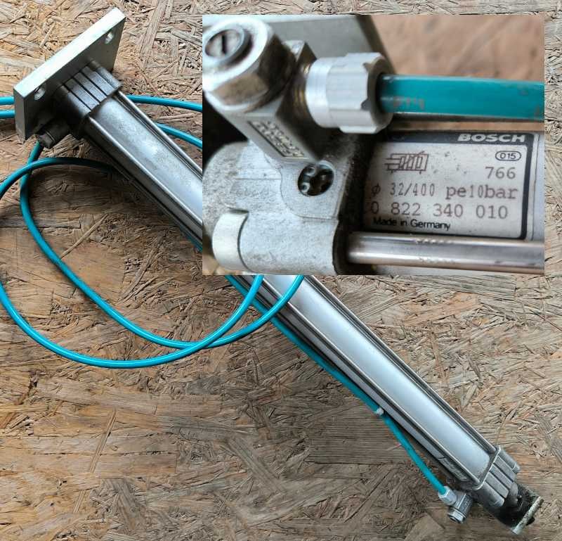 BOSCH 0822340010 - d=32mm,  délka výsuvu 400mm  .. použitý / used