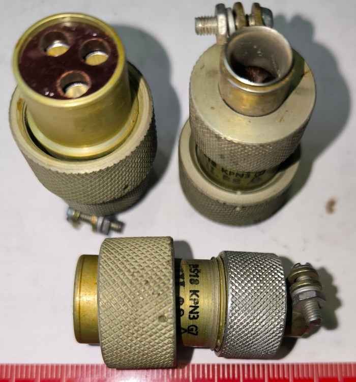 konektor BS18KPN3G7 ( BŠ18KPN3G7) 3pin samice .. cena na dotaz / price on request