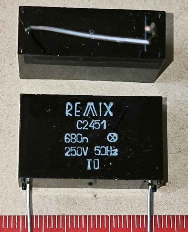 REMIX C2451 680n 250V 50Hz, r.v. 1985  .. balení 10ks za 120 Kč
