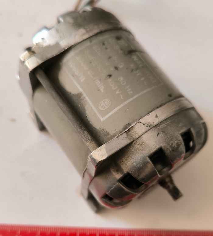 CJaB52G - motorek 1f, 220/110V 50Hz,  2700ot./min,  1968/11,  .. použitý / used .. cena na dotaz / price on request