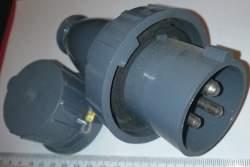 není skladem - CVG1632 zástrčka na prodluž kabel 16A 220V IP64  s víčkem, z demontáže