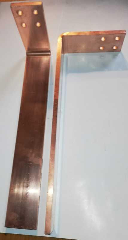 tvárovka z Cu (koncovka vedení), profil 79x11mm,  ohnuto na 52cm + 18cm, 4 díry na šrouby, cca 5,8kg Cu