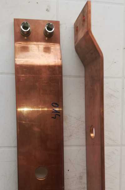 Cu lišta cca 1140x80x6mm s 6 otvory, 2 nalisované matice,  cca 4,8 kg Cu