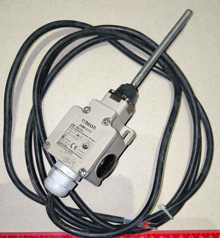 D4M-5111-001 - OMRON Limit Switch - neupřesněný typ, s pružinovým tykadlem, starý typ   .. cena na dotaz / price on request