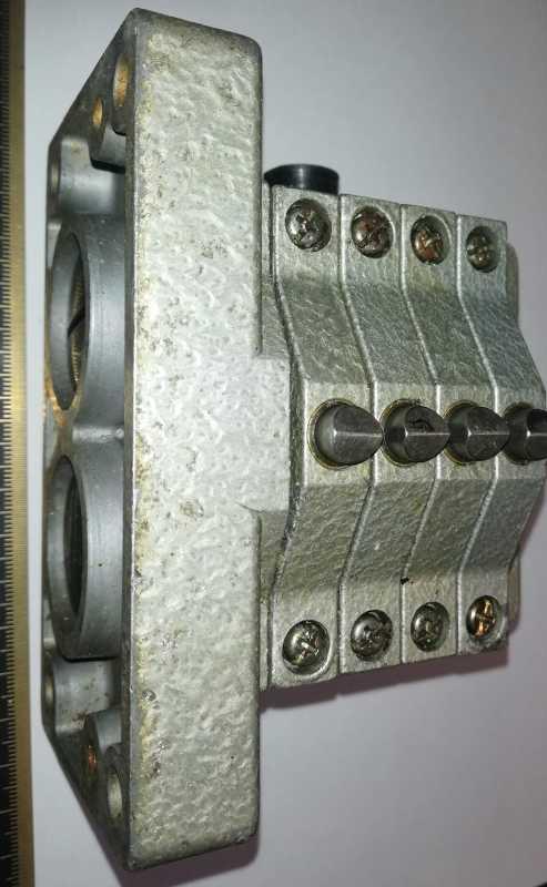 D4MB-441G -OMRON - Multiple Limit Switch 4-pins 250V, 10A .. použitý / used  .. cena na dotaz / price on request