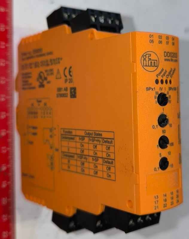 DD0203 - D200/FR1A 110-240VAC 24VDC - Vyhodnocovací jednotka pro hlídání rychlosti otáček - IFM .. cena na dotaz / price on request