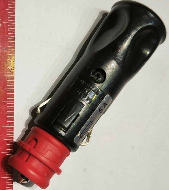 DMZ007 - CL zástrčka zapalovače DIN – s odnímatelným adaptérem (12V / 24V)