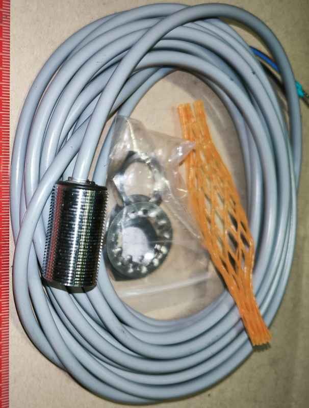DW-AD-503-M18-1004 IC - Contrinex indukční senzor přiblížení M18 - PNP, kabel 5m .. cena na dotaz / price on request