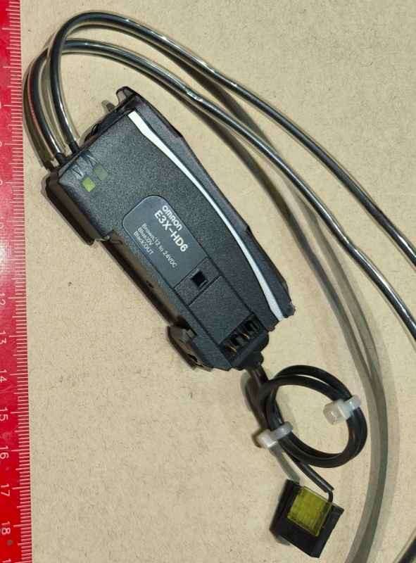 OMRON E3X-HD6 zesilovač pro optická vlákna, NPN, ...  .. použitý / used