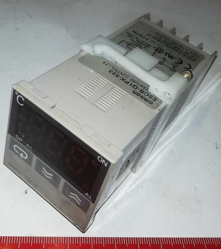OMRON E5CS-Q1PX-523  Temperature Controller .. použitý / used