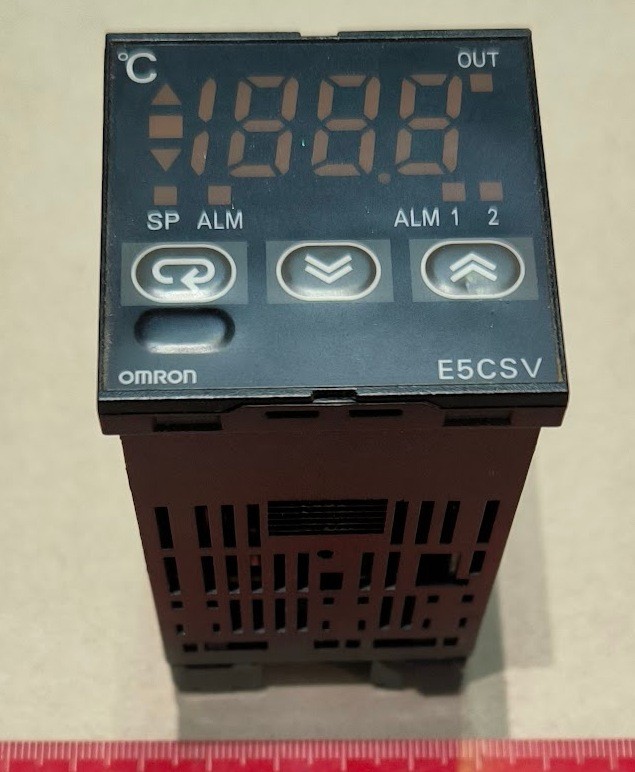 OMRON E5CSV-R1T-500 temperature controller   .. použitý / used .. cena na dotaz / price on request