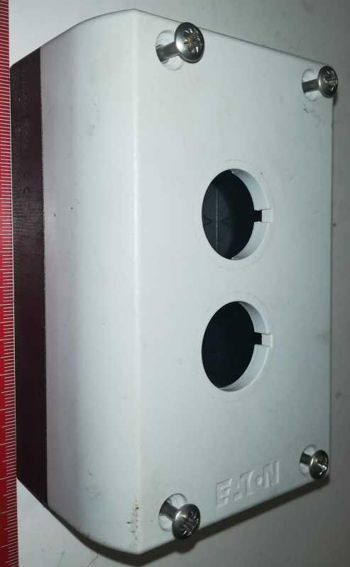 není skladem - plastová krabička na 2x tlačítka EATON, pěkný stav