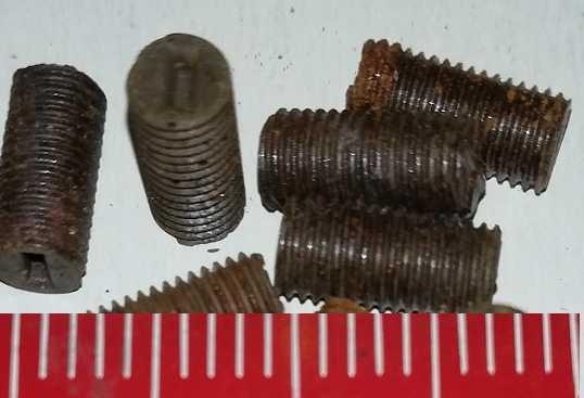 závitové jádro 4x0,5x8 EBS-TE 4405 .. balení 100ks za 100Kč