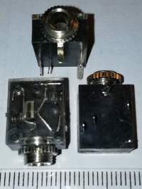 EBS35 - Jack F 3,5 stereo DPS, plast, 2 rozpín.kontakt .. balení 50ks za 50Kč