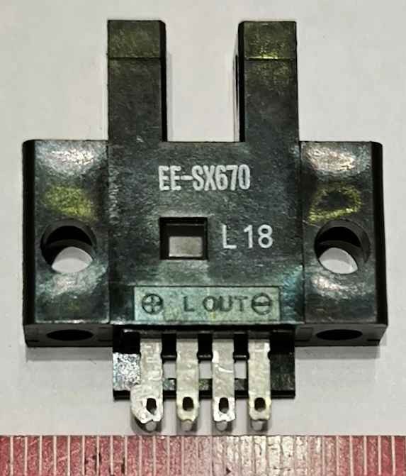 EE-SX670 - Omron Fotoelektrický snímač