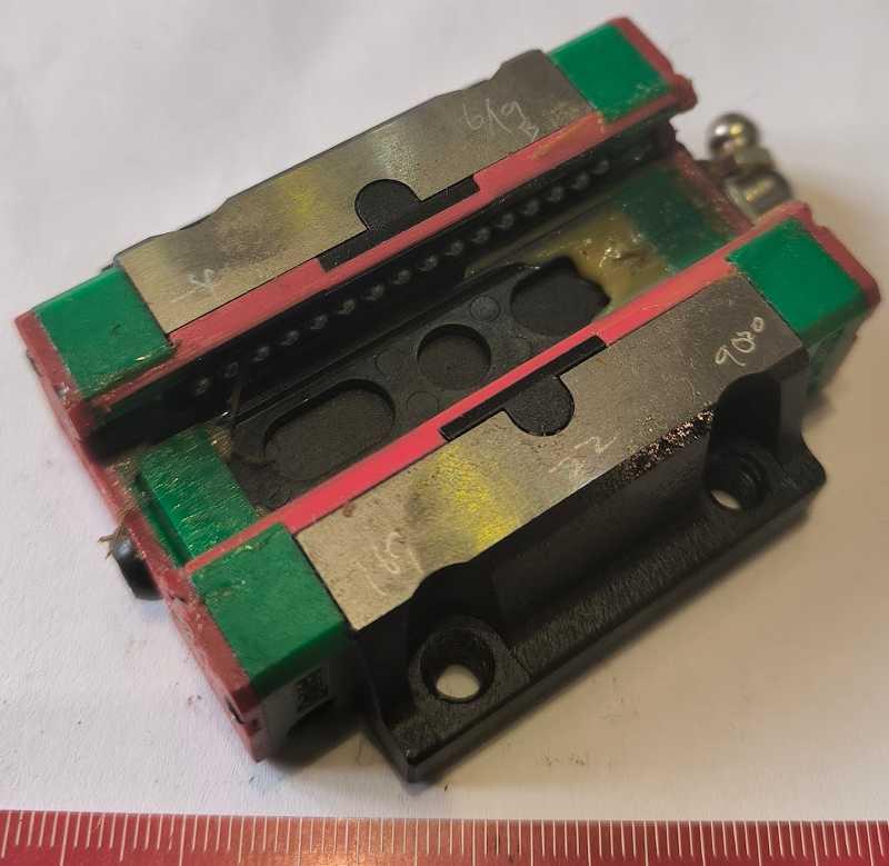 ložiskový vozík HIWIN EGW20CCH  .. použitý / used