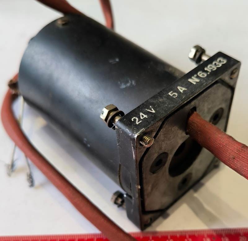 elektromagnet  24Vdc 5A N 6.1933 .. cena na dotaz / price on request (001)